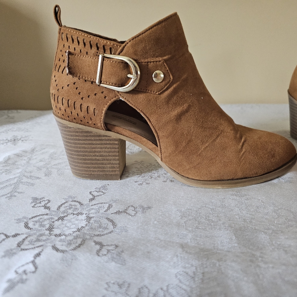 Tan Ankle Booties Vegan Suede SZ 7 - Picture 8 of 11